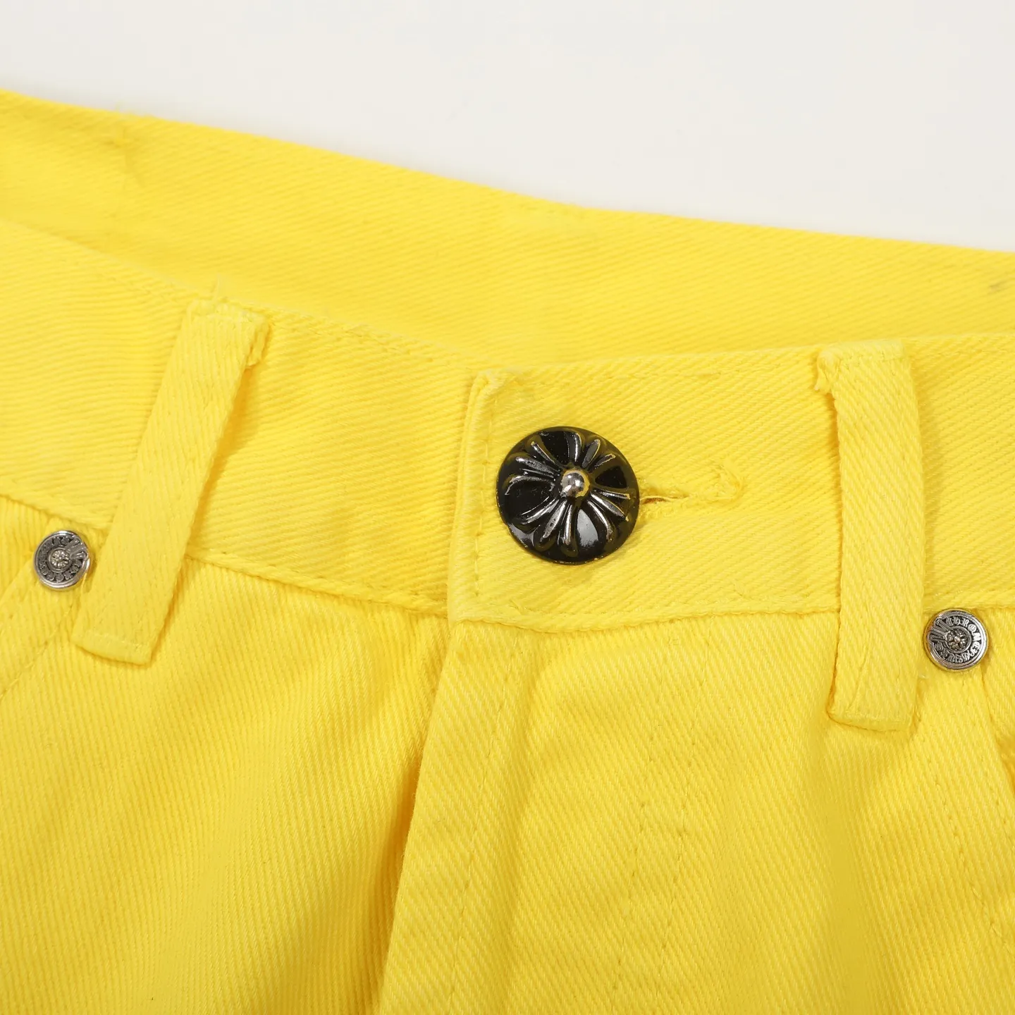 P280 Chrome hearts CH Fan Chengcheng's same style New York limited large leather label dopamine yellow jeans Special Italian cowhide printed and cut Customized sheepskin three-layer thick thread leather The whole body is spliced in heavy water washing craftsman's hand-splashed ink You can see the details Three-dimensional cutting version Loose and comfortable, not picky about the figure Make you taller and slimmer Factory Seiko Original quality control Same style for men and women Can be matched with couples Versatile recommendation Necessary jeans for all seasons Color: lemon yellow Size: s m l xl